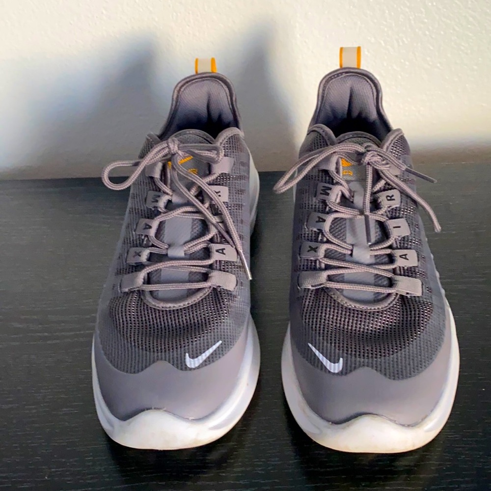 Nike Air Max Axis Prem men’s sz8